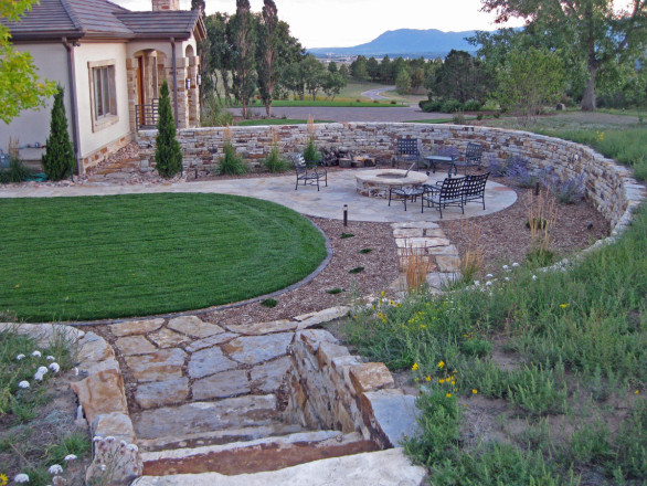 Design & Installation: Accent Landscapes, Colorado Springs, CO. Description: Retaining Walls – Bulk Wall 3-7”, Walkway 1-3” premium (hand stack), Stair Treads 4-7” (machine installed).