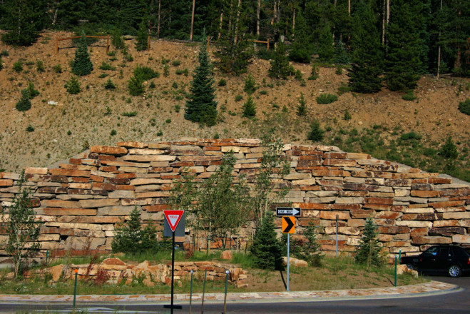 Design: CDOT/Town of Breckenridge. Wall Installation: Duckels Construction, Steamboat Springs, CO. Description: Massive Slab Wall 12-36” (machine installed), Siloam split stone pavers in center (hand installed), Cinnamon Shadow Quarry Boulders in center.