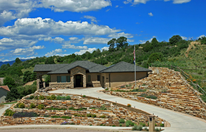 Landscape Design: Kristin Heggem – ASLA, Colorado Springs, CO. Finished Installation: Hiner Landscapes, Colorado Springs, CO. Description: Wall Slabs 8-14” thick, machine installed.