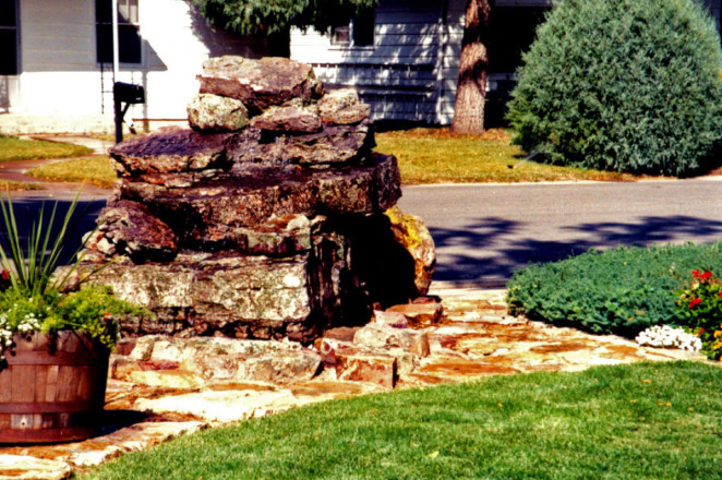 Design: Ferd & Brad Mueller. Installation: Brad Mueller & Turnkey Landscaping, Canon City, CO. Description: Specimen Boulder and Sienna Buff ground cover.