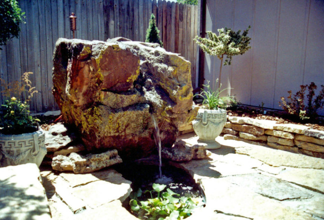 Design and Installation: Brad Mueller – Siloam Stone. Description: Specimen Stone Boulder with Sienna Buff Patio & Wall Stone.