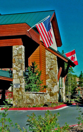 General Contractor: TCD, Steamboat Springs, CO. Masonry Installation: WHK Masonry, Breckenridge, CO. Description: Random Web Wall, Sienna Buff 80%, Siloam Field Stone 20%, full thickness veneer.