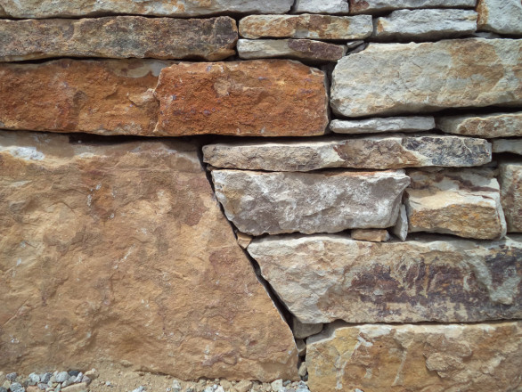Installation: Stoneworks Landscape Masonry / New Look Landscaping, Jump Stack Style, Bulk Wall 8-14” & Hand stack 2-4”
