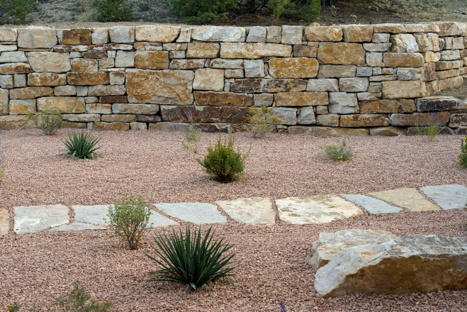 Installation: Stoneworks Landscape Masonry / New Look Landscaping, Jump Stack Style, Bulk Wall 8-14” & Hand stack 2-4”
