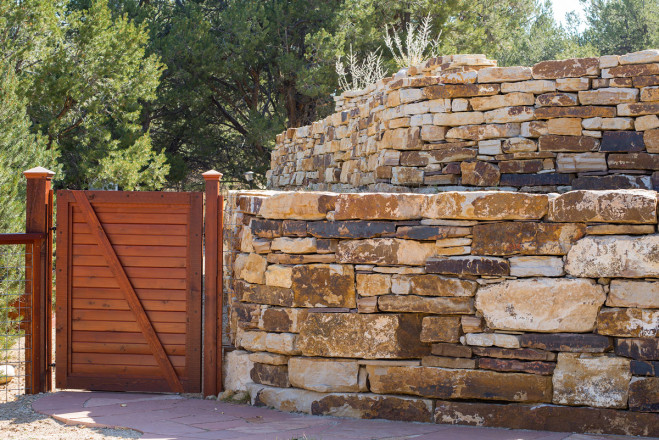 Installation: Stoneworks Landscape Masonry / New Look Landscaping, Jump Stack Style, Bulk Wall 8-14” & Hand stack 2-4”